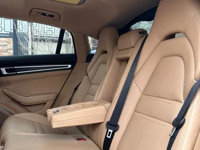 2022 بورش بانميرا بلاتنيوم اديشن