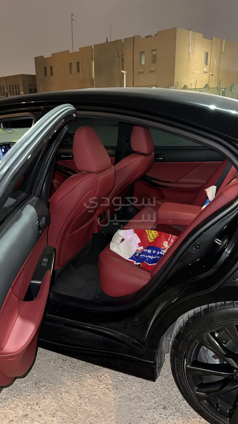 2024 لكزس آي إس 350 إف