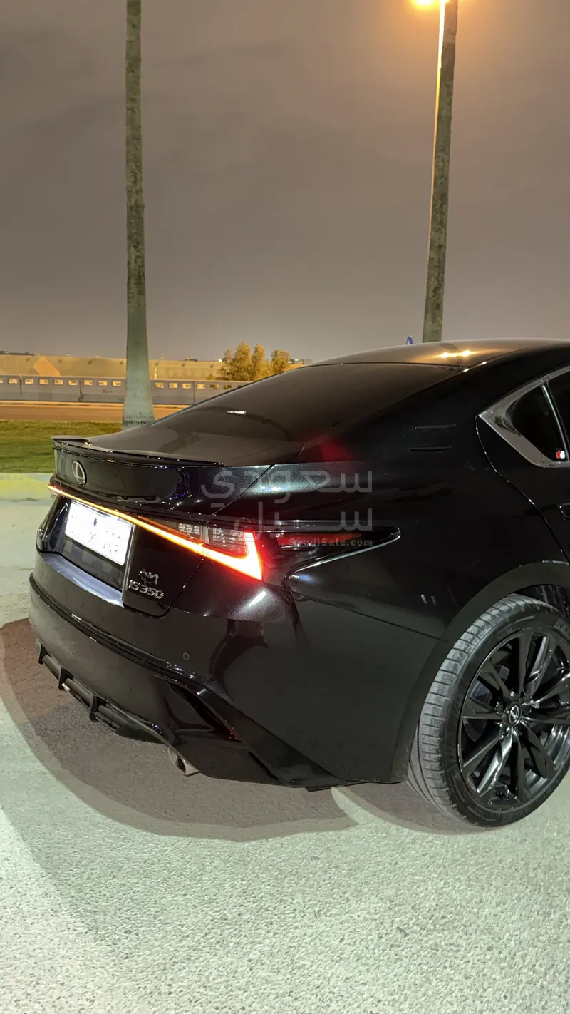 2024 لكزس آي إس 350 إف