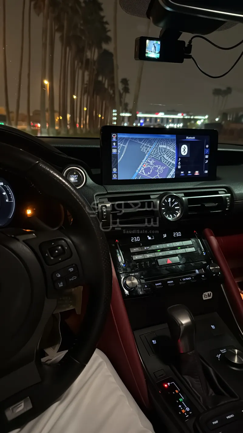 2024 لكزس آي إس 350 إف