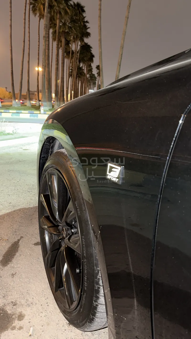 2024 لكزس آي إس 350 إف