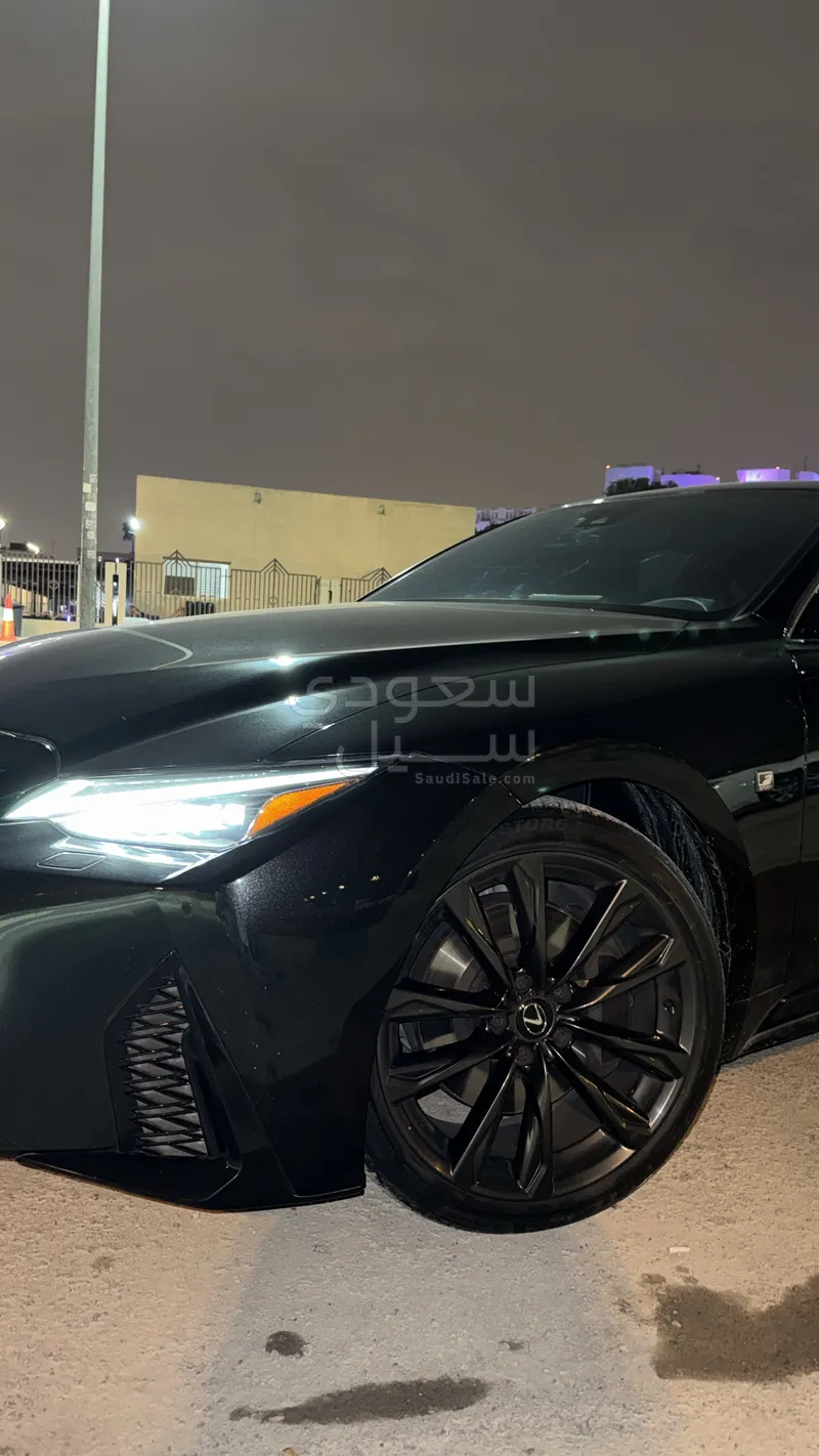 2024 لكزس آي إس 350 إف