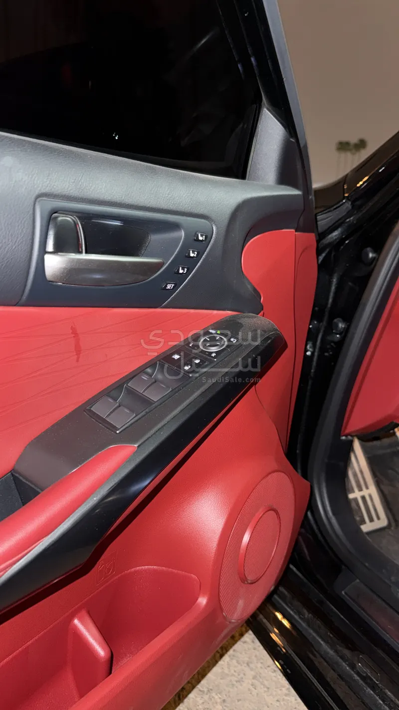 2024 لكزس آي إس 350 إف