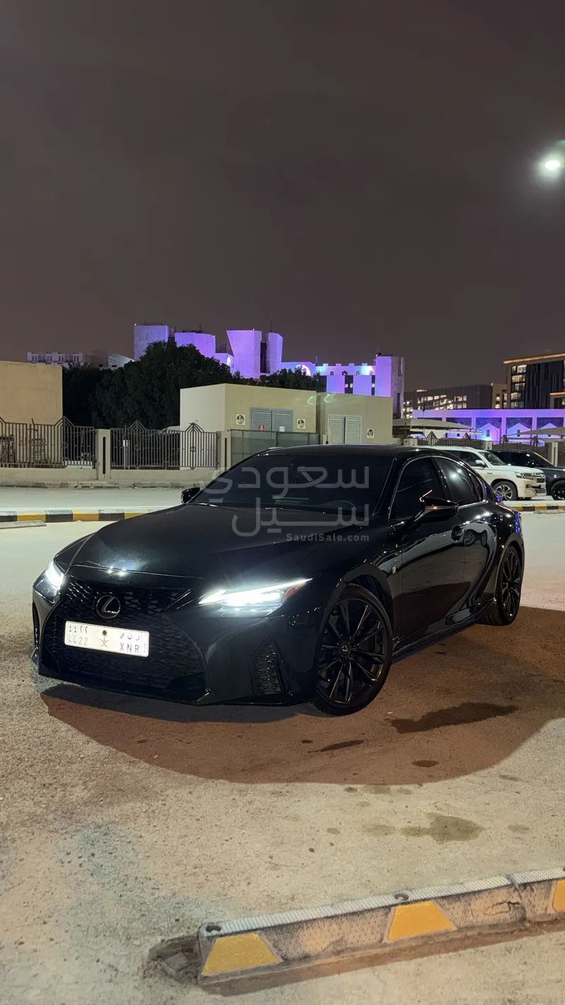 2024 لكزس آي إس 350 إف