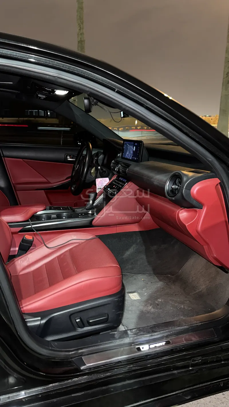 2024 لكزس آي إس 350 إف