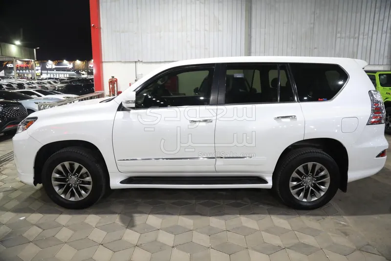 2015 لكزس جي إكس 460