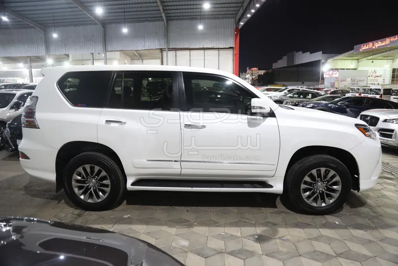 2015 لكزس جي إكس 460