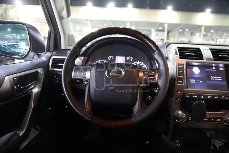 2015 لكزس جي إكس 460