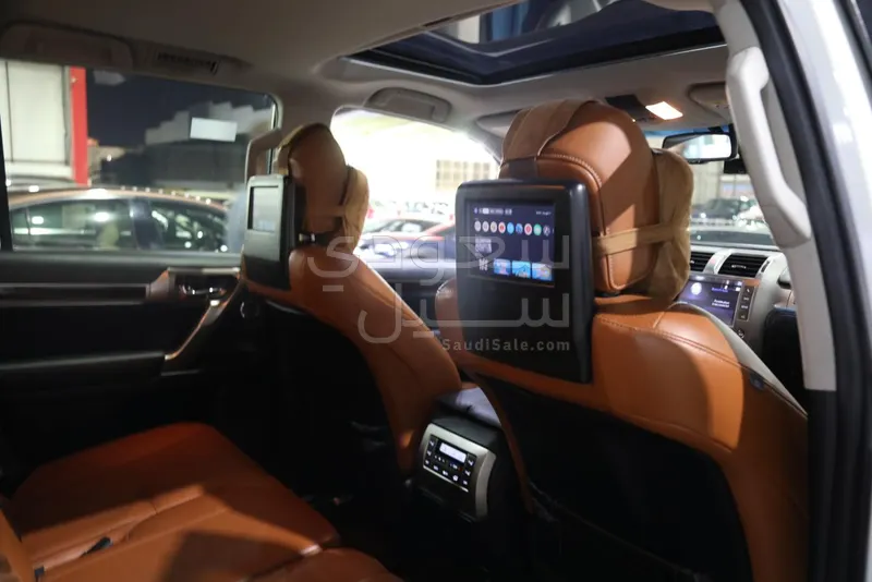 2015 لكزس جي إكس 460