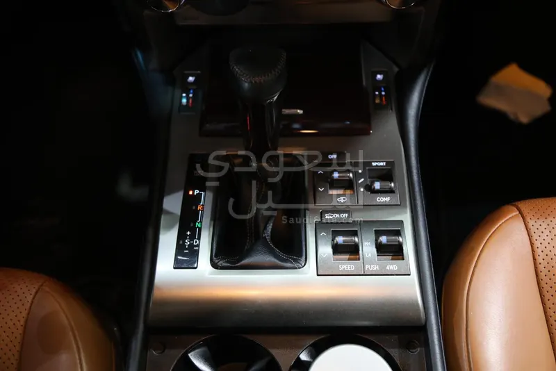 2015 لكزس جي إكس 460