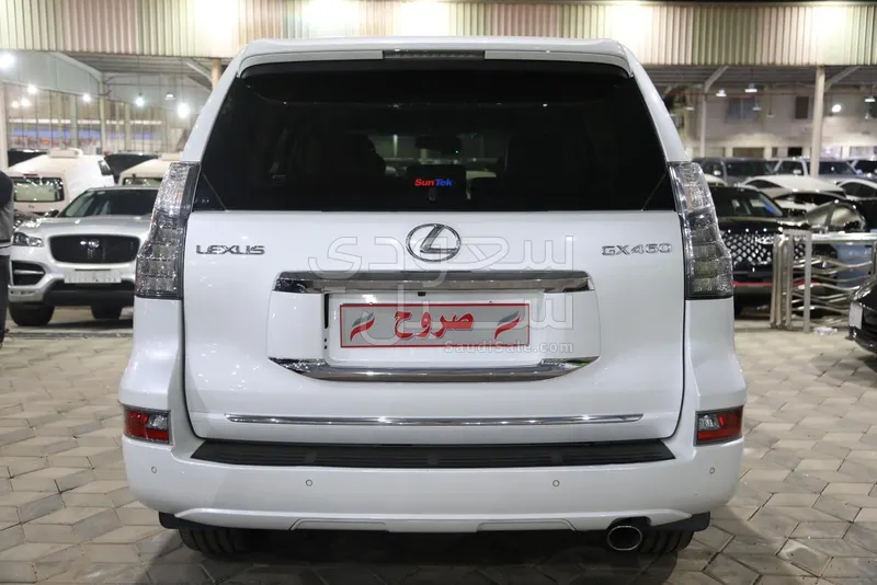 2015 لكزس جي إكس 460