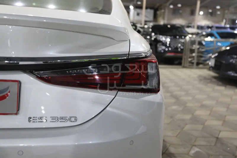 2025 لكزس إي إس 350 دي دي