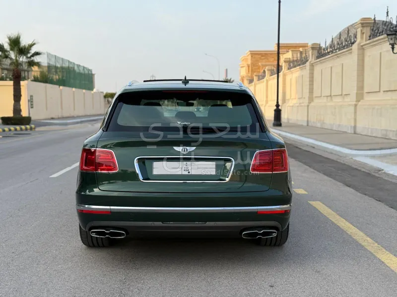 2019 بنتلي بنتايجا اس يو في