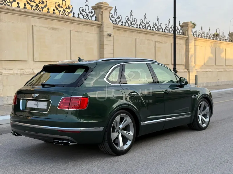 2019 بنتلي بنتايجا اس يو في