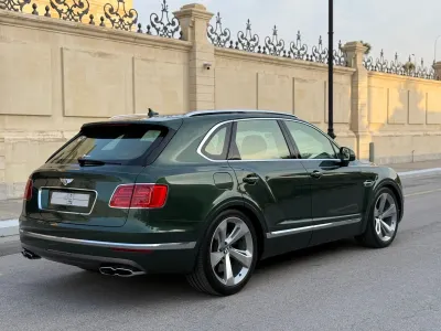 2019 بنتلي بنتايجا اس يو في