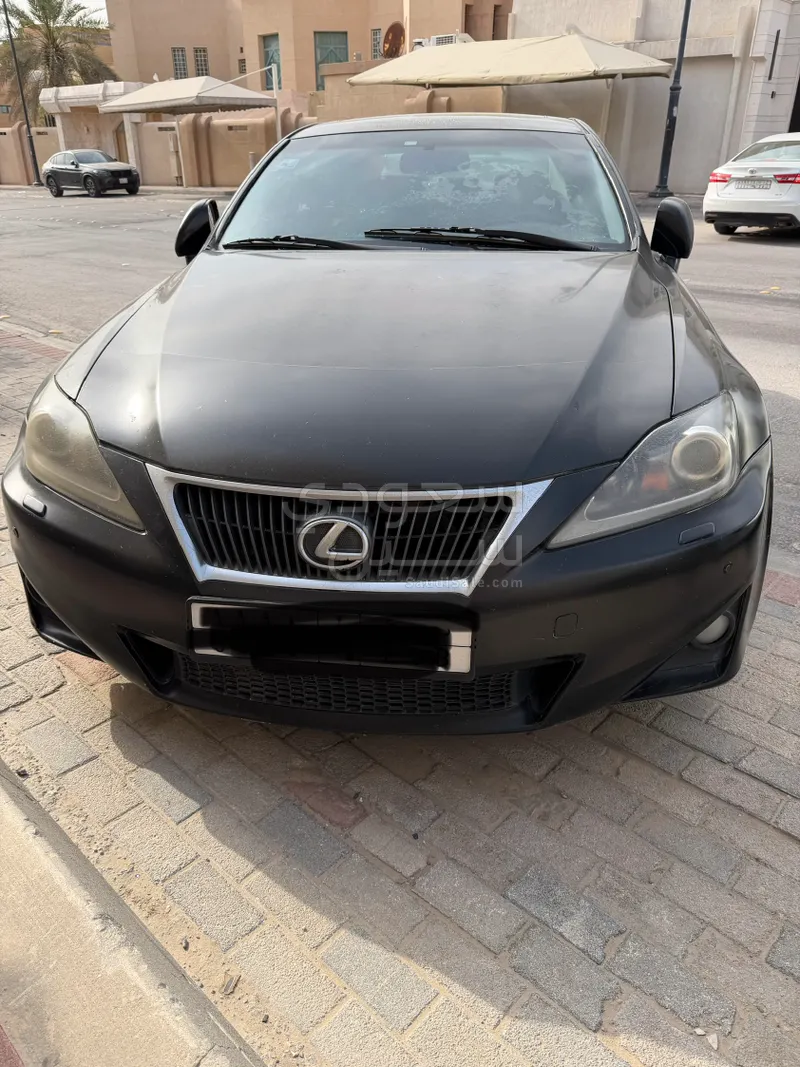 2011 لكزس آي إس 300