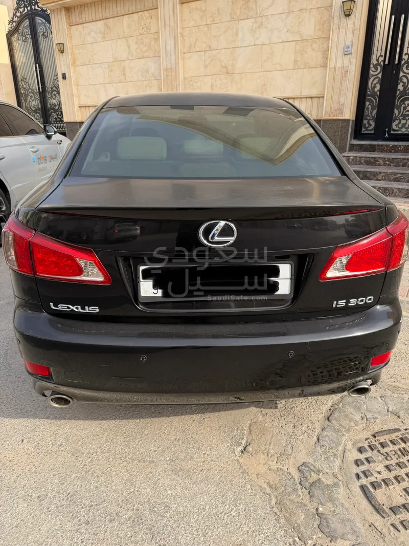 2011 لكزس آي إس 300