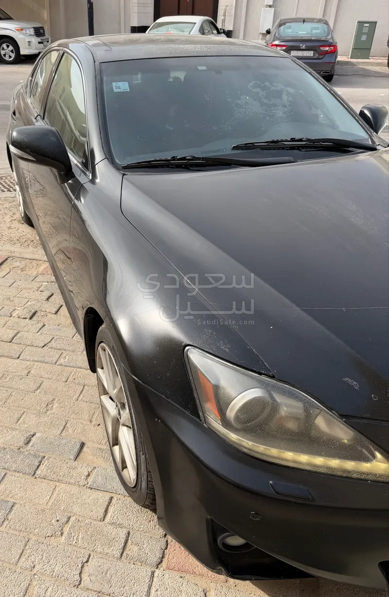 2011 لكزس آي إس 300