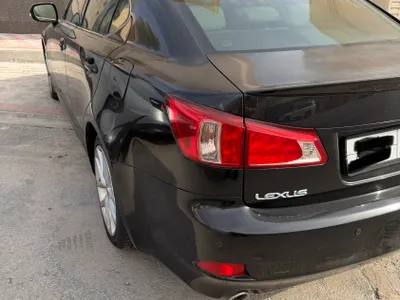 2011 لكزس آي إس 300