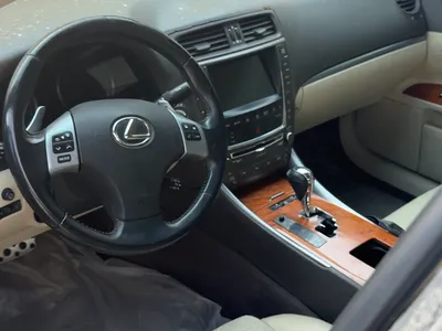 2011 لكزس آي إس 300
