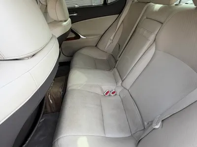 2011 لكزس آي إس 300