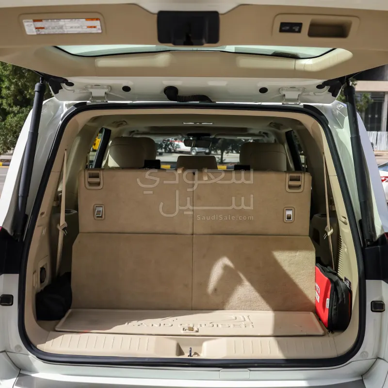 2023 مرسيدس - بنز جي إل سي 200