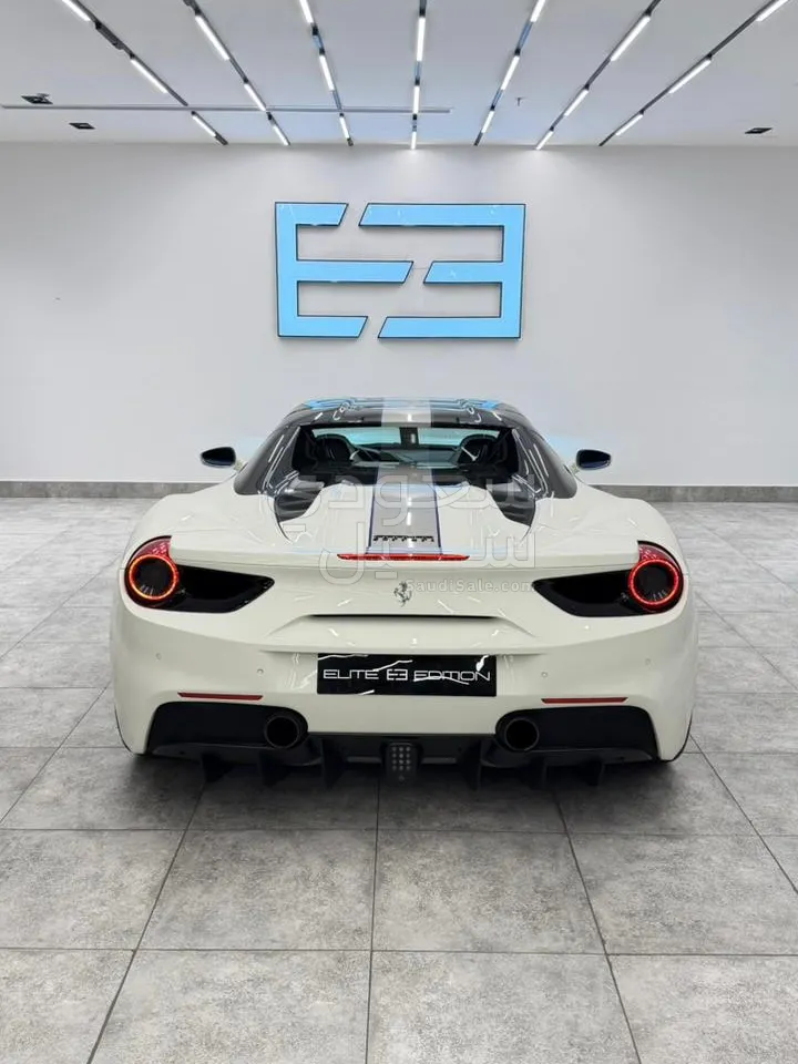 2016 فيراري 488 جي تي بي