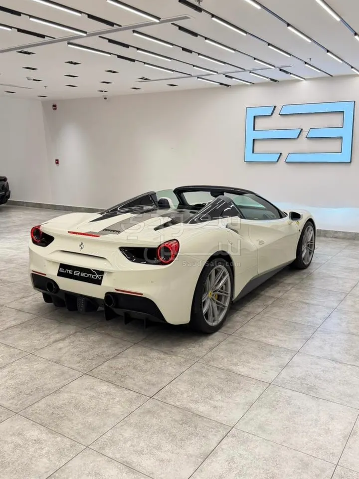 2016 فيراري 488 جي تي بي