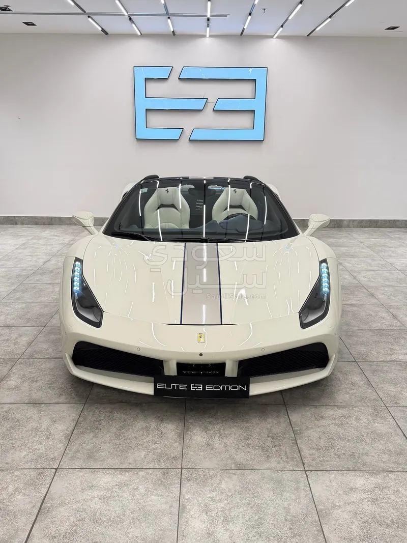 2016 فيراري 488 جي تي بي