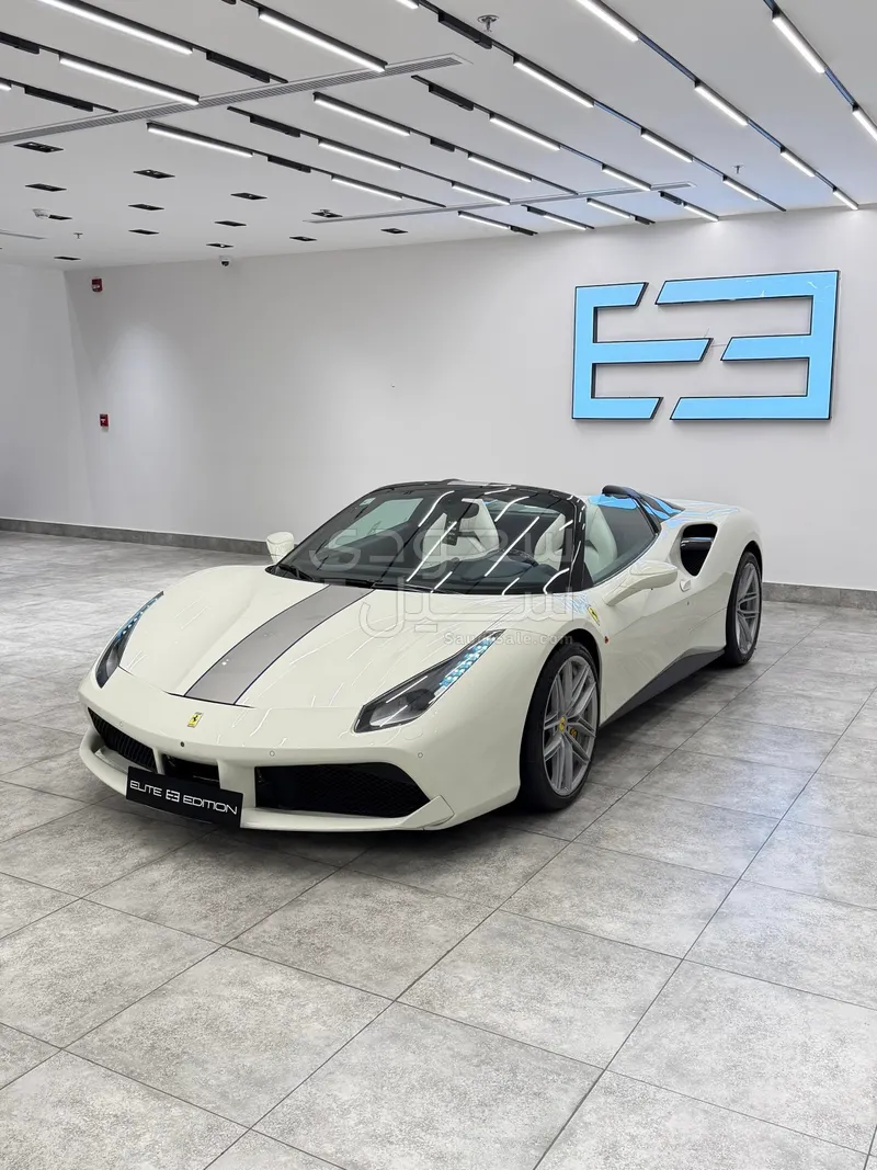 2016 فيراري 488 جي تي بي