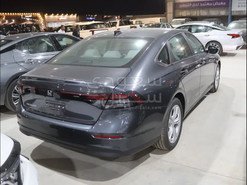 2025 هوندا اكورد ال اكس