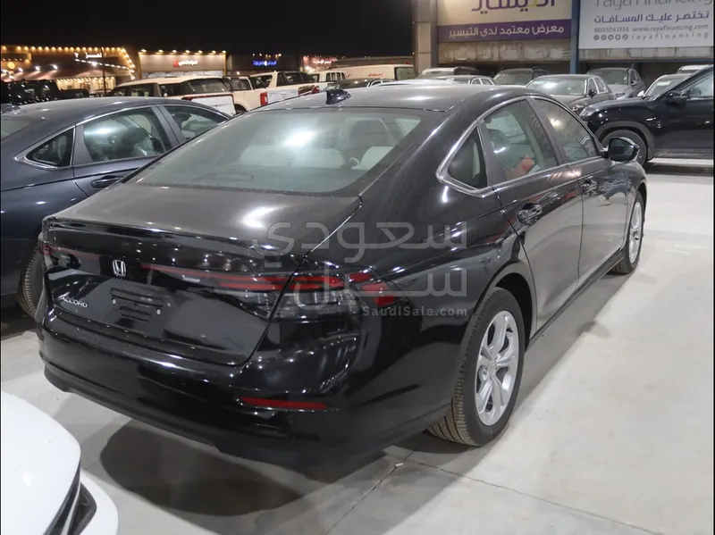 2025 هوندا اكورد ال اكس