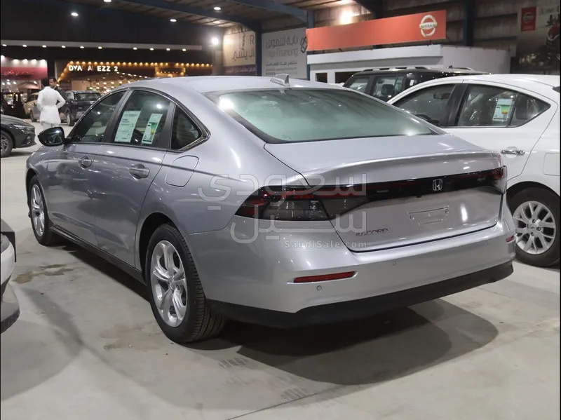 2025 هوندا اكورد ال اكس