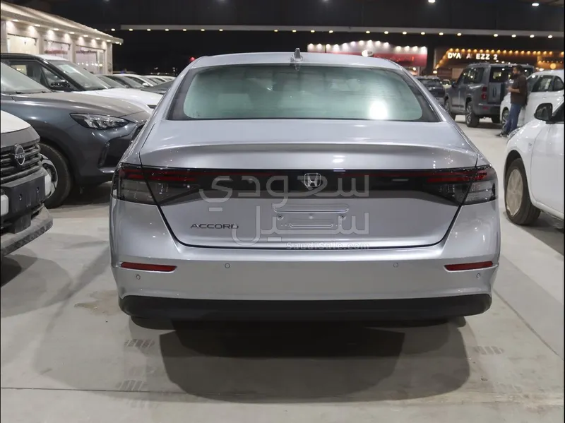 2025 هوندا اكورد ال اكس
