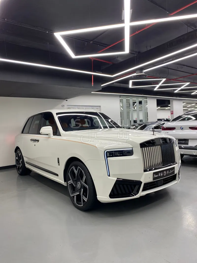 2025 رولز رويس كولينان بلاك بادج