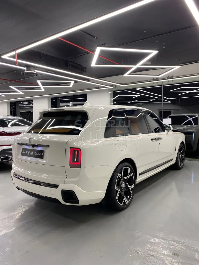 2025 رولز رويس كولينان بلاك بادج