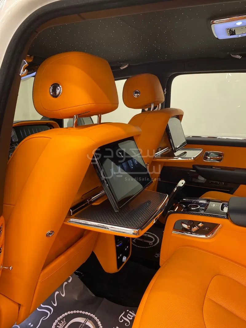 2025 رولز رويس كولينان بلاك بادج