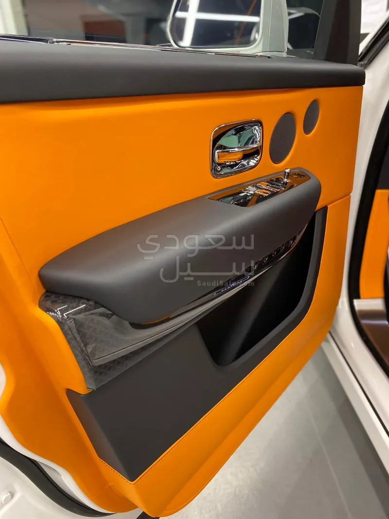 2025 رولز رويس كولينان بلاك بادج