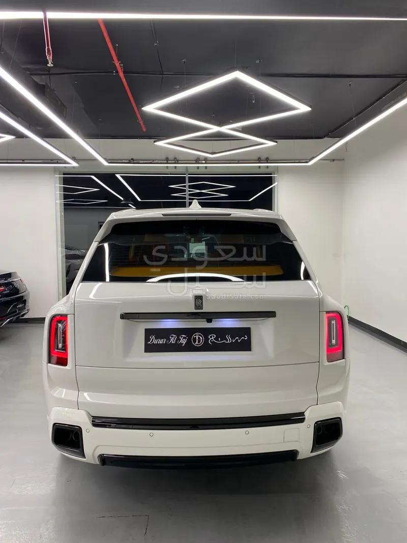 2025 رولز رويس كولينان بلاك بادج