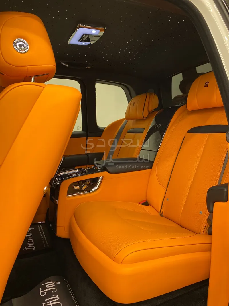 2025 رولز رويس كولينان بلاك بادج