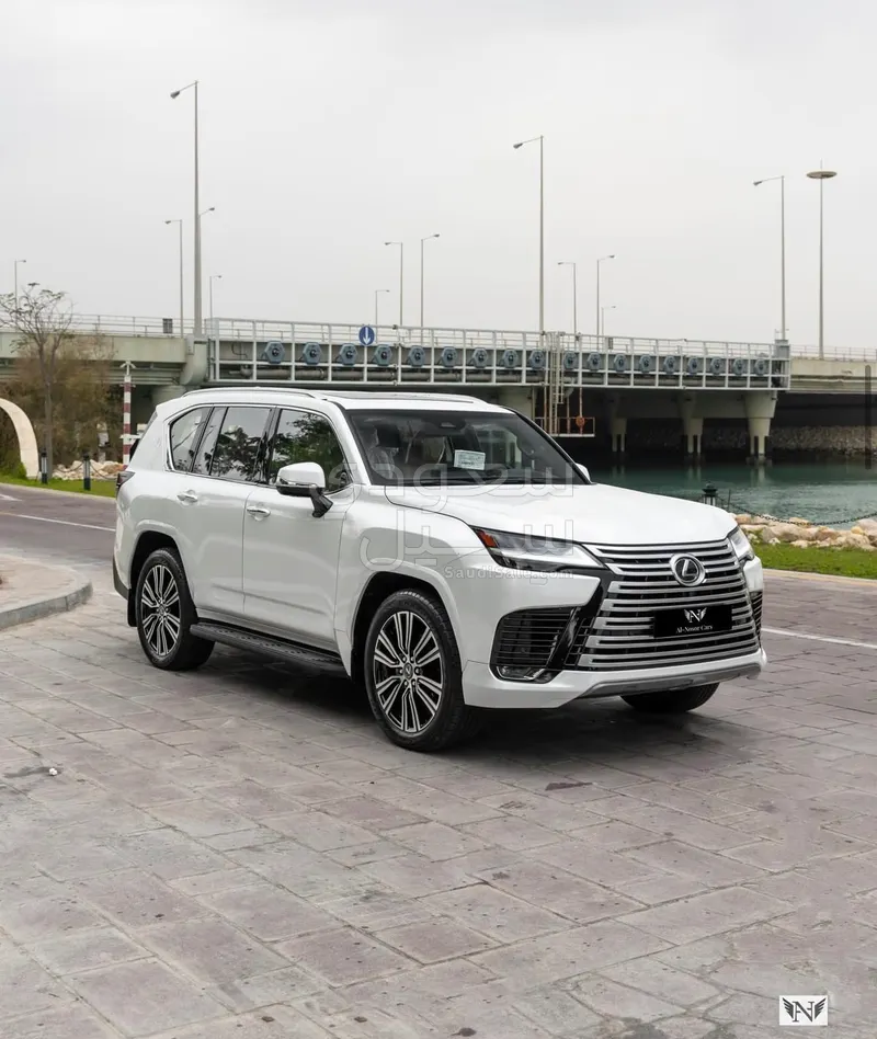 2025 لكزس إل إكس 600