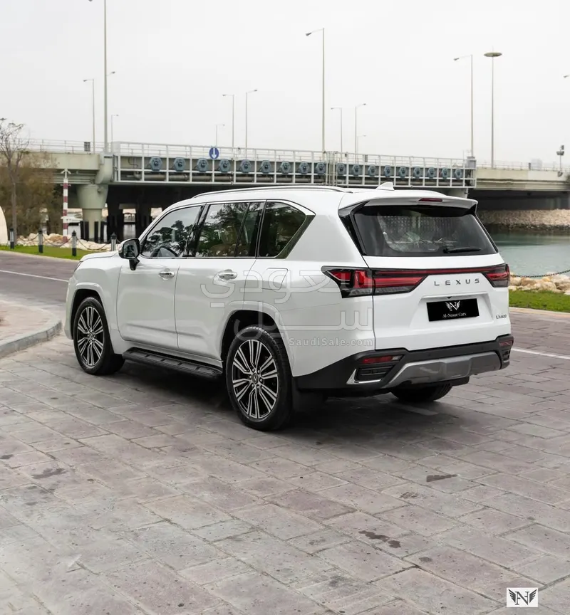 2025 لكزس إل إكس 600