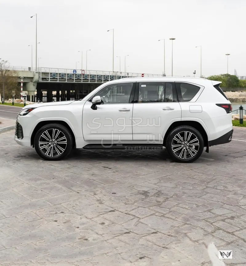 2025 لكزس إل إكس 600