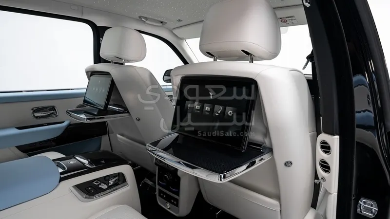 2026 رولز رويس كولينان بلاك بادج