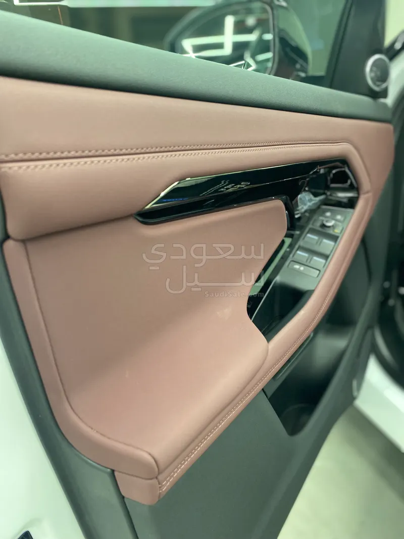 2025 لاند روفر رينج روفر ايفوك داينمك