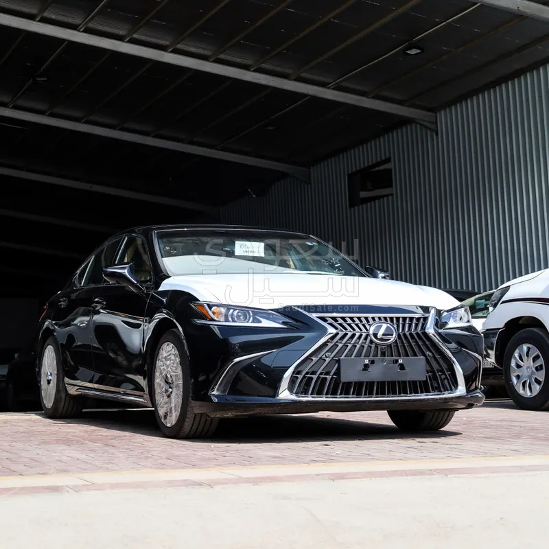 2025 لكزس إي إس 350