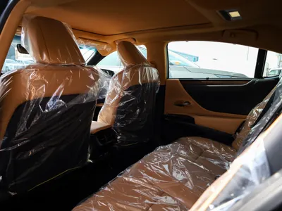 2025 لكزس إي إس 350