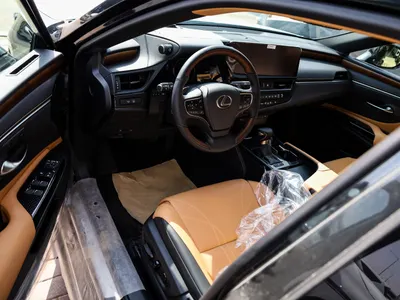 2025 لكزس إي إس 350