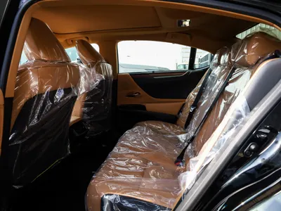 2025 لكزس إي إس 350