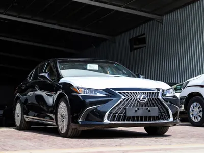 2025 لكزس إي إس 350